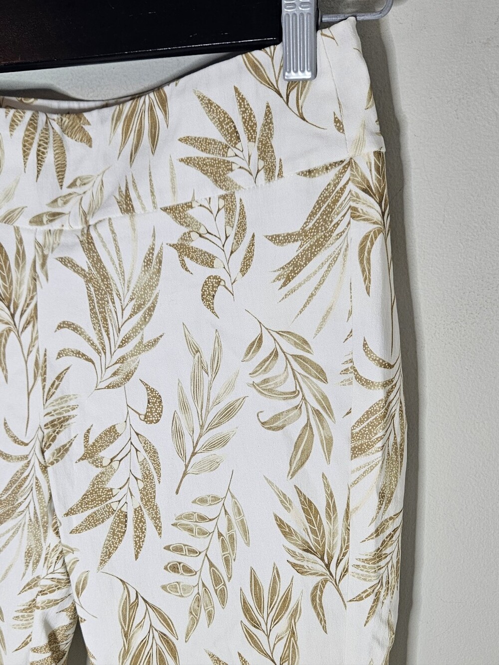 J McLaughlin Ivy Pants Tan White Leaf Print Cropped Stretch Pull On Women's 0 - Picture 4 of 9